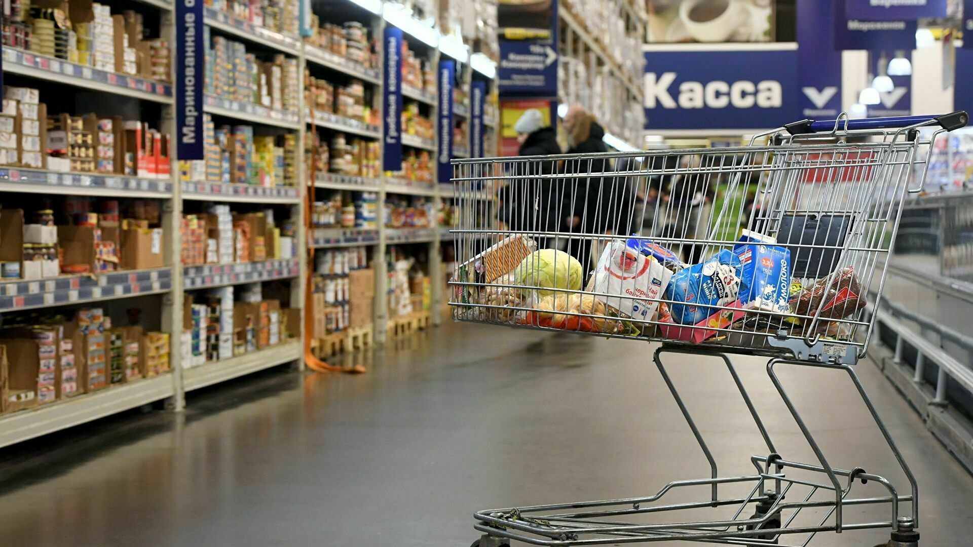 В Москве человек с топором напал на посетителей супермаркета