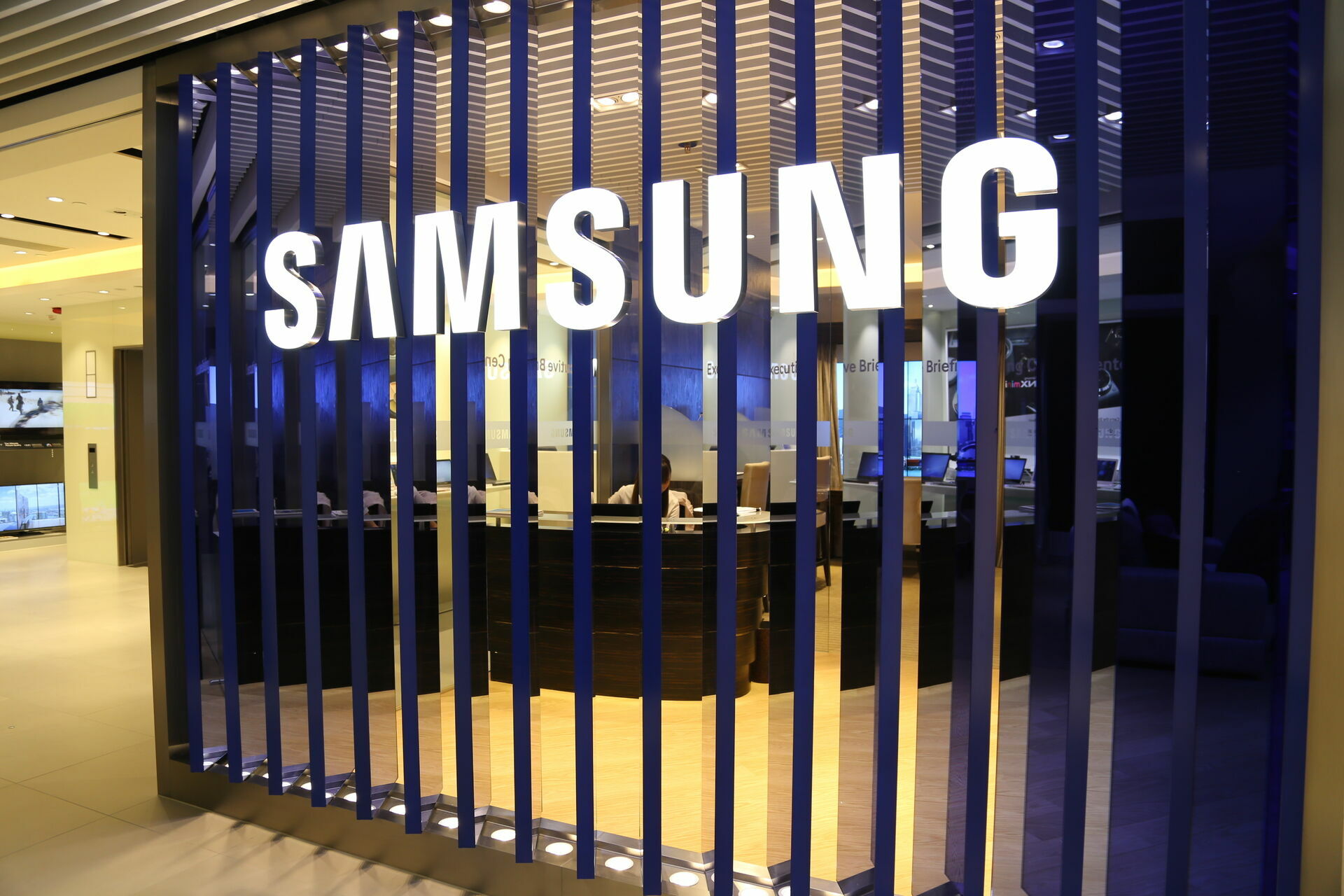 Samsung заблокировала «умные» телевизоры в России