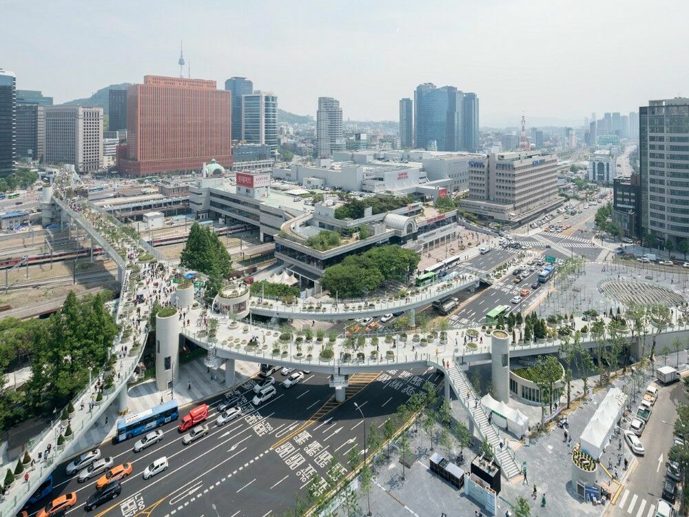 В Сеуле устроили парк на мосту