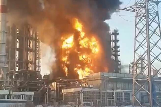 Крупный пожар на Антипинском НПЗ в Тюмени удалось потушить