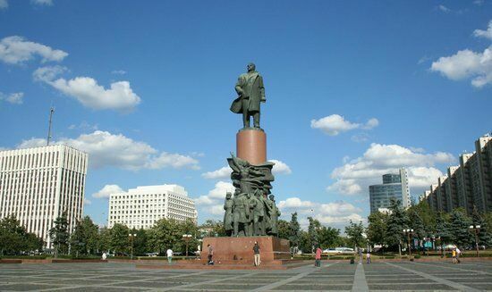 Вопрос дня: позволят ли жителям Якиманки убрать Ленина?