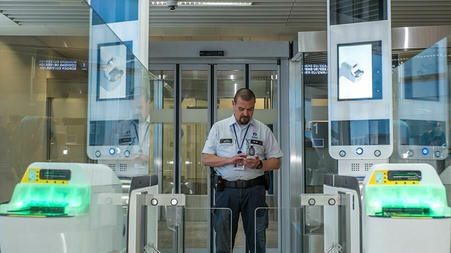 В Шереметьево появился автоматический паспортный контроль