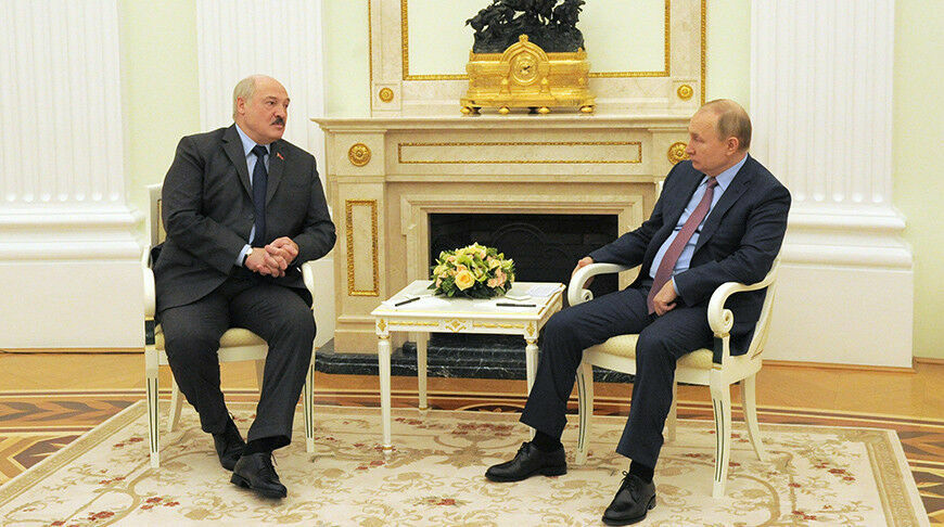 Лукашенко обсудил с Путиным планы Запада о нападении на Россию