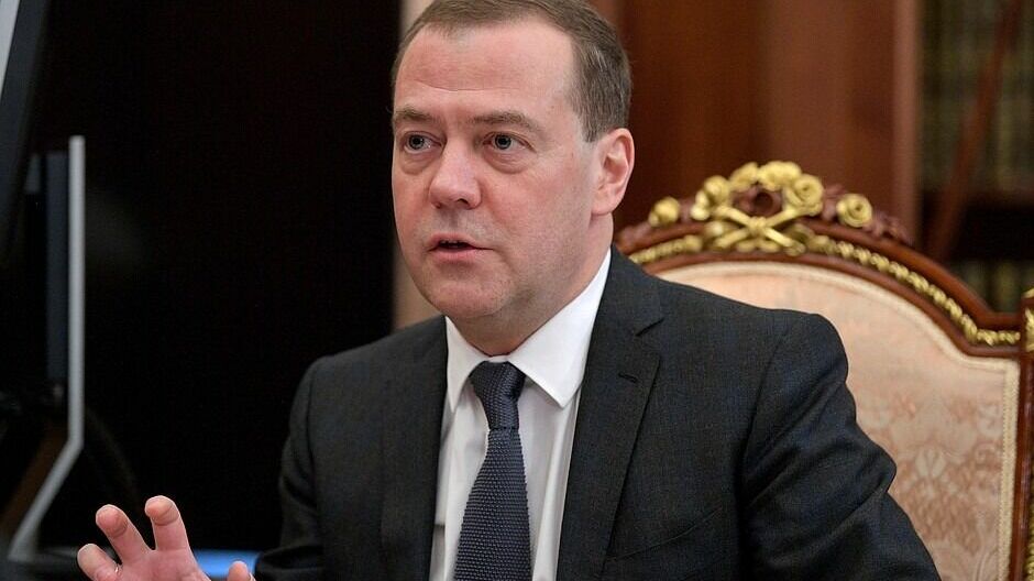 «Так вам и надо!»: Медведев назвал ситуацию с ДСНВ следствием «бездарности» США