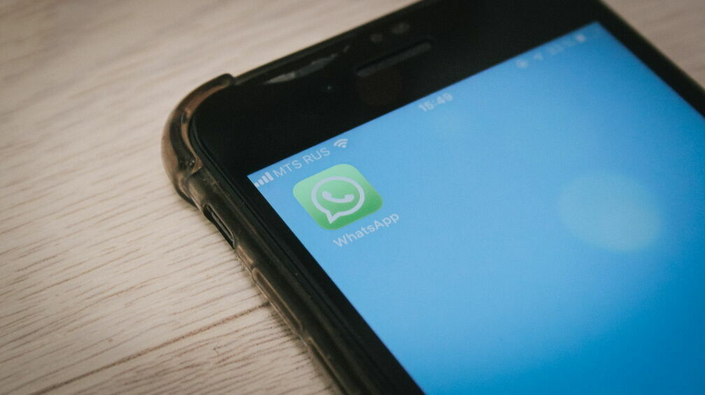 «Коммерсантъ»: более сотни следователей МВД наказали за переписку в WhatsApp