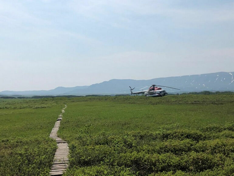 На Камчатке экстренно приземлился вертолет с выпускниками школ