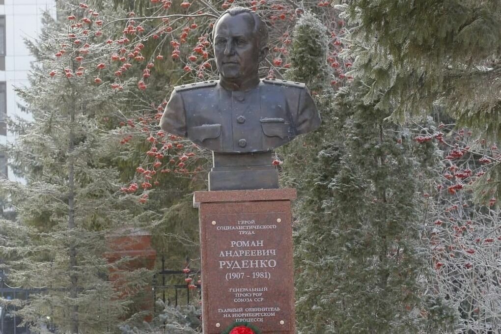 В Новосибирске поставили памятник участнику сталинских репрессий