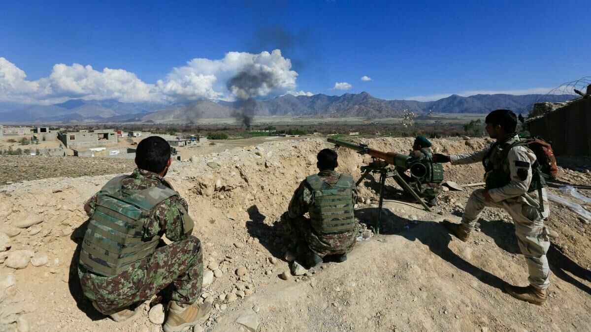 Талибы вытеснили в Таджикистан более тысячи афганских военных