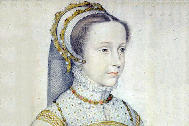 24  апреля:  в  1558-м   впервые надето  белое  подвенечное  платье