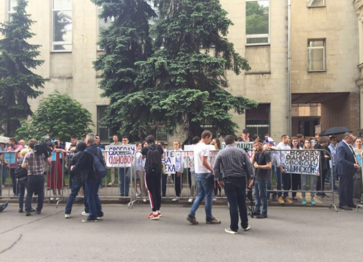 В Москве прошла акция в поддержку журналиста Вышинского