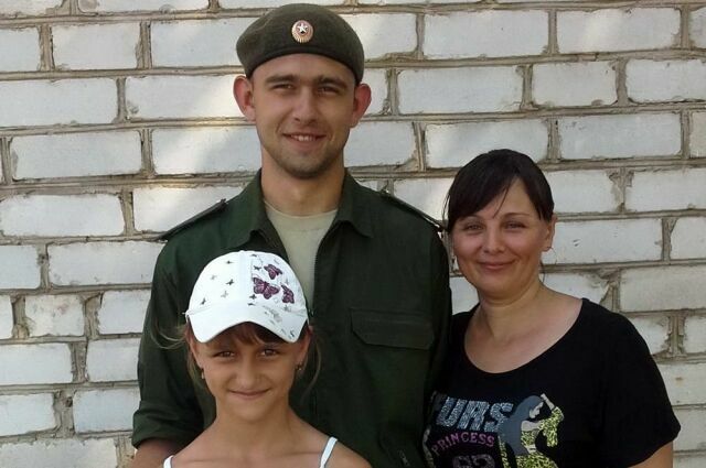 Валентин Волошин с мамой и сестрой Юлей