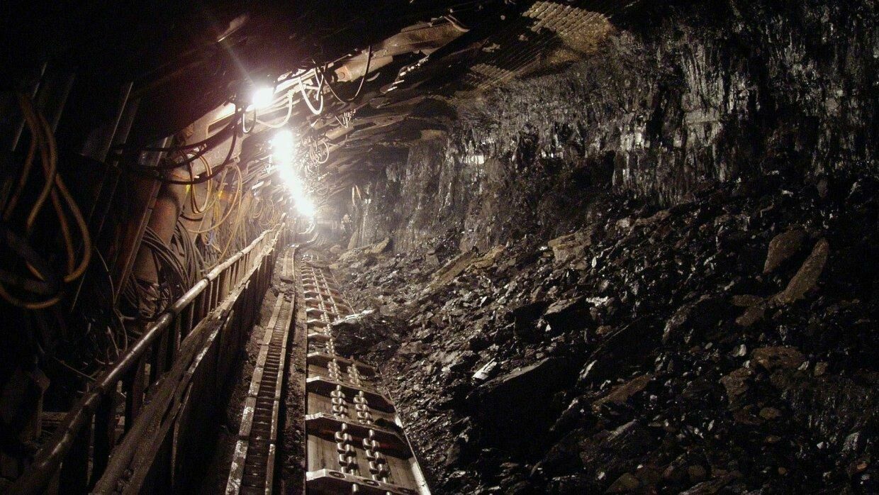 В Соликамске 9 горняков оказались заблокированы в горящей шахте