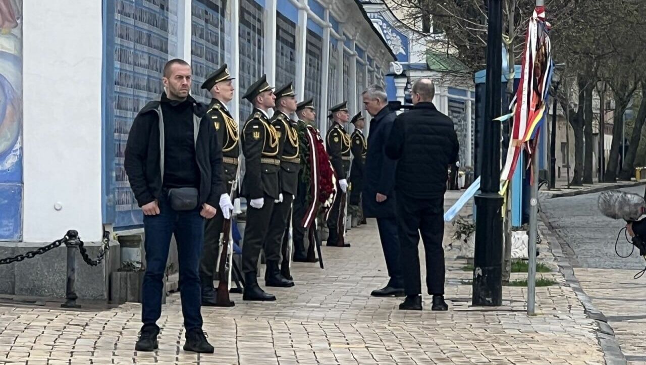 Генсек НАТО Йенс Столтенберг прибыл в Киев с необъявленным визитом (ФОТО)