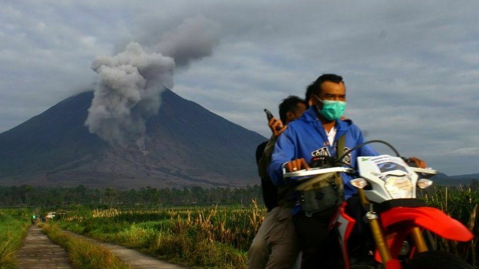 Как минимум 34 человека погибли при извержении вулкана на острове Ява
