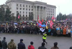 В Одессе митингующие прорвались в здание областной администрации
