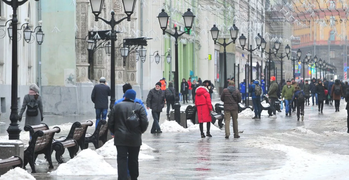 Желтый уровень погодной опасности продлили в Москве