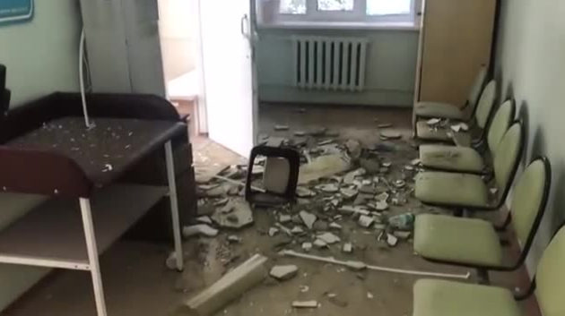 Видео: В сахалинской поликлинике на детей обвалился потолок