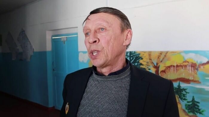 Учитель истории Игорь Пушкарев (он же - трудовик) оказался гонителем восьмиклассника