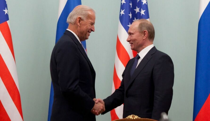 Джо Байден предложил Владимиру Путину провести встречу в третьей стране