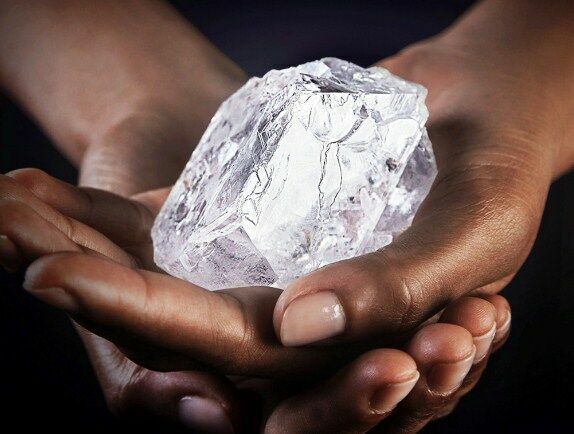 Самый крупный в мире алмаз продали за 53 млн долларов