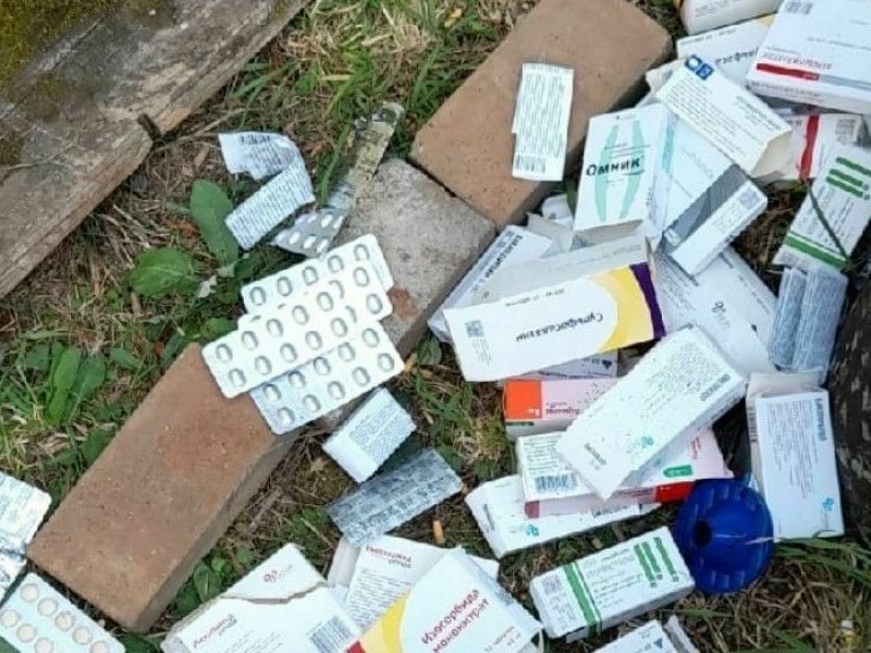 В Рязани спасли детей, съевших на улице выброшенные таблетки