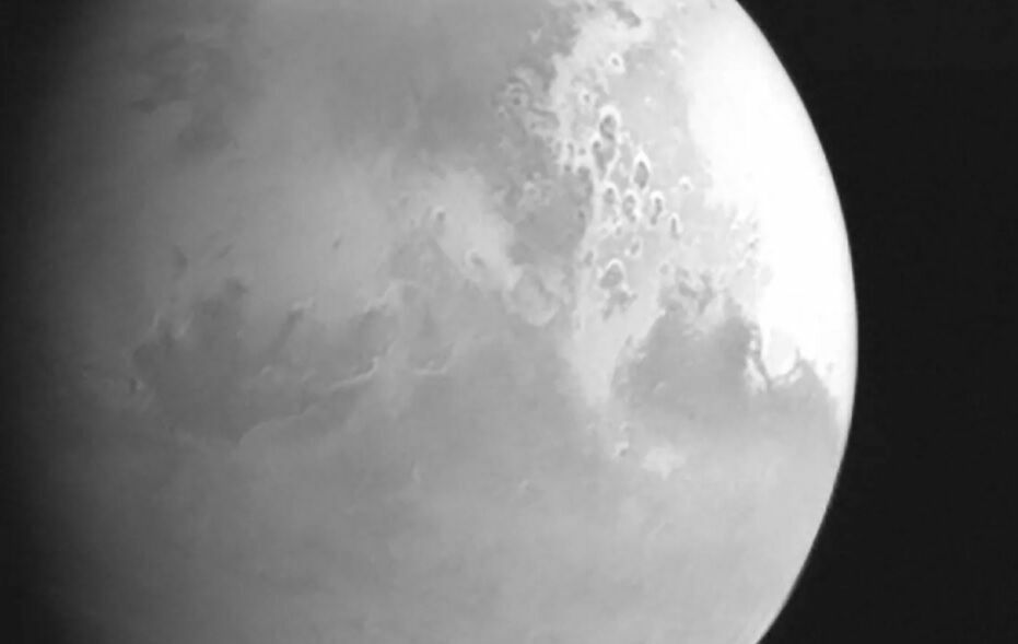Китайский зонд сделал первую фотографию Марса