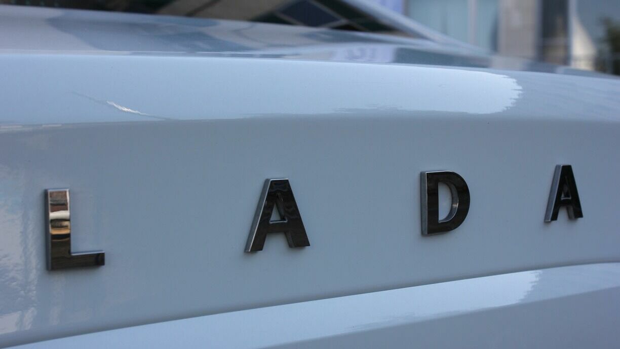 «АвтоВАЗ» сообщил об очередном повышении цен на машины Lada с 1 мая