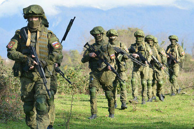 В Белоруссию прибыли 300 псковских десантников