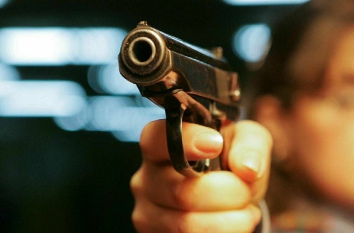 Дикий Запад: в США зампрокурора застрелил подростка в ходе заседания суда