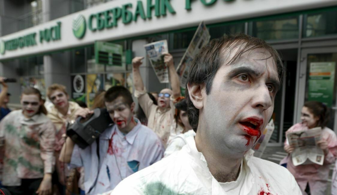 Центробанк продлил послабления, но предупредил о риске появления "зомби-заемщиков"
