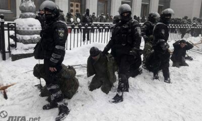 Спецназ Украины разогнал палаточный городок на Майдане