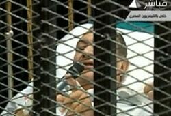 Пожизненный приговор Мубараку вызвал драку в суде