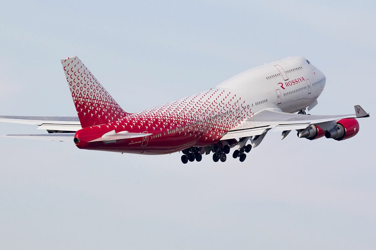 Летевший в Анталью Boeing-747 вернулся в Москву из-за проблем с двигателем