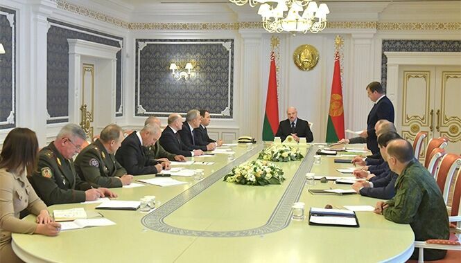 Президент Беларуси Александр Лукашенко  провел совещание 