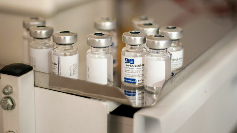 Запасов вакцин против коронавируса в стране хватит на несколько месяцев