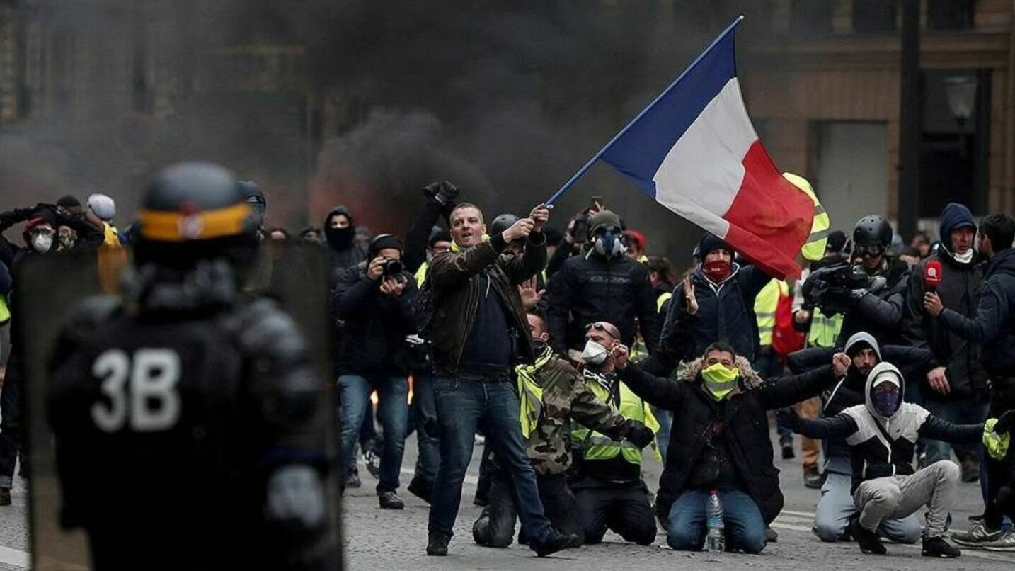 Французские профсоюзы призвали к новым протестам против пенсионной реформы