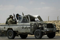 НАТО уничтожает бронетехнику Каддафи на подступах к Адждабии
