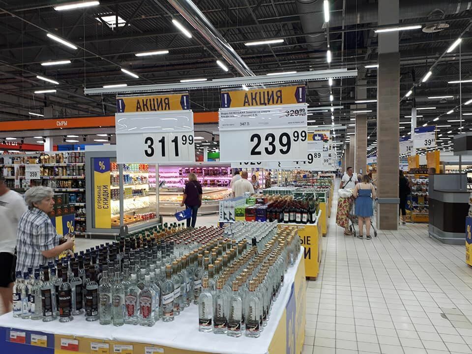 Без водки не уйдешь: как супермаркеты навязывают покупку алкоголя