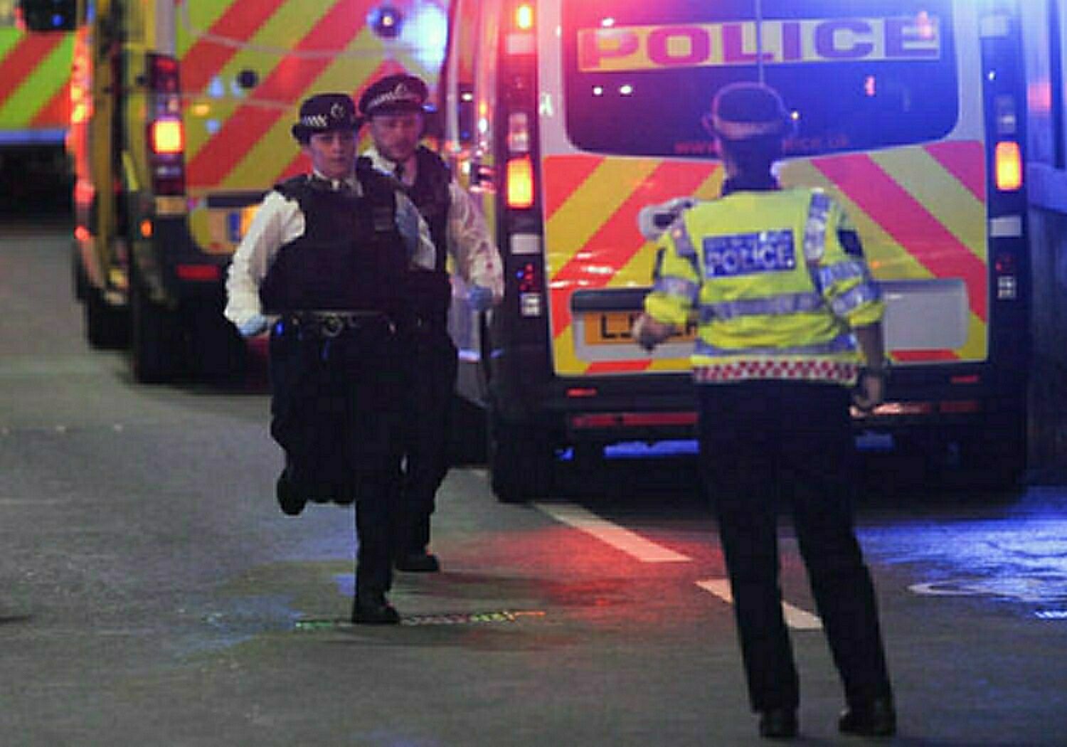 В Лондоне фургон въехал в толпу людей, власти подозревают теракт