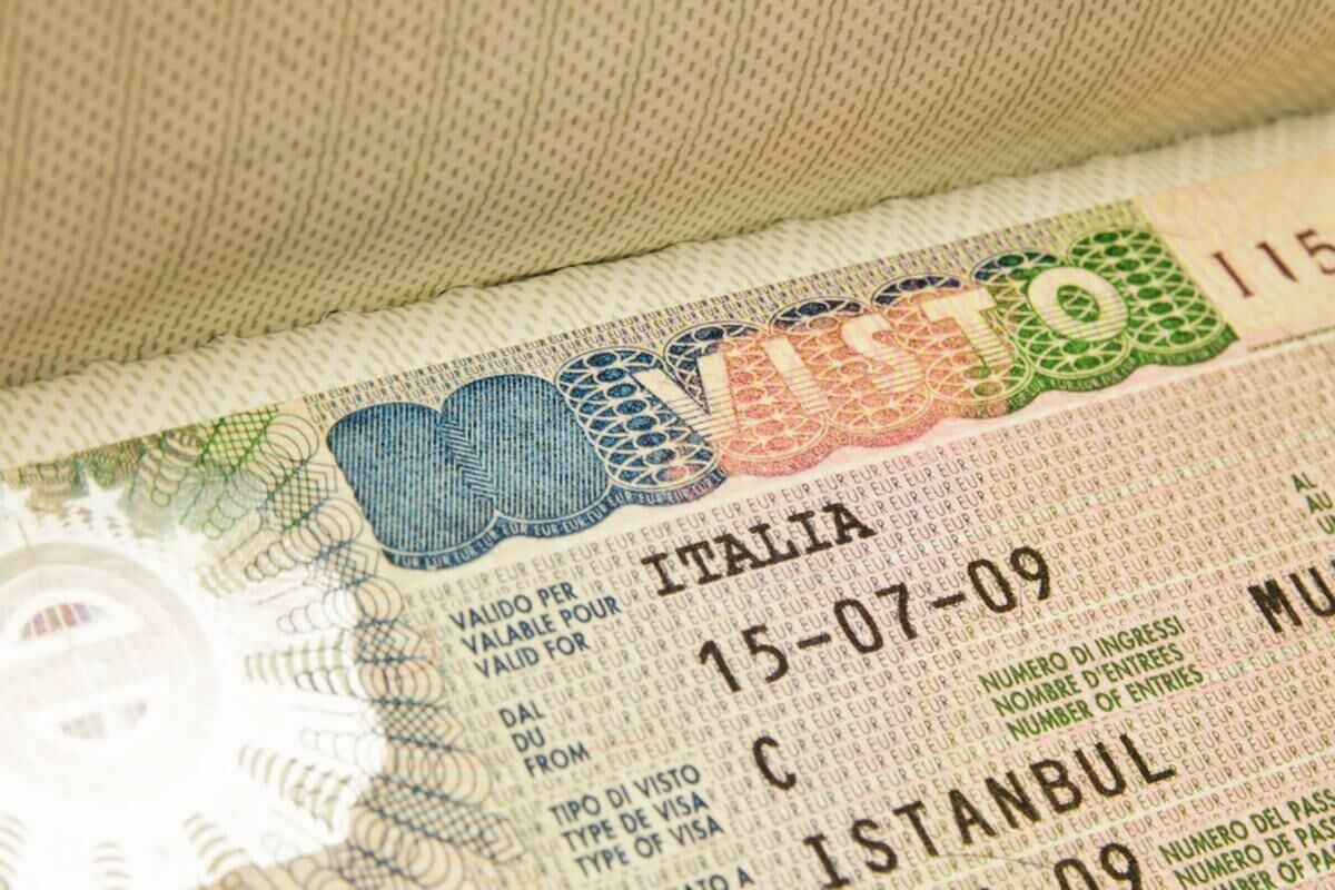 Италия перестанет принимать на визы небиометрические загранпаспорта россиян