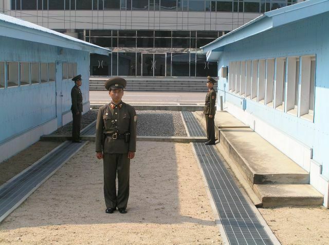 Северная Корея прекратила общение с Южной Кореей по линиям связи