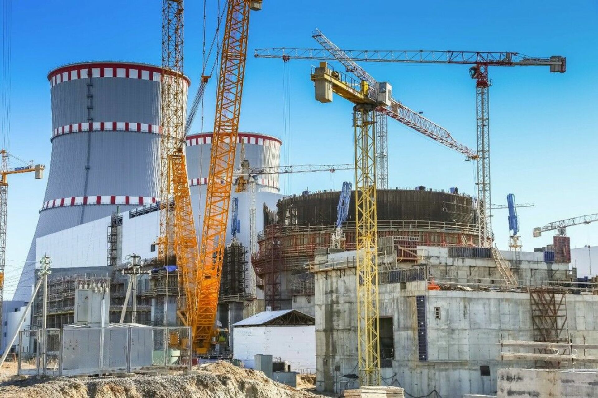 Строительство новой аэс. ЛАЭС 2 стройка. Титан 2 ЛАЭС Сосновый Бор. Ленинградская АЭС-2. Атомная станция ЛАЭС.