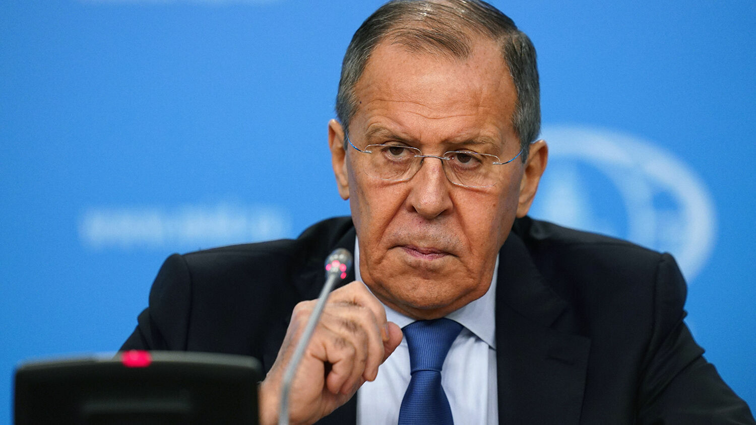 Лавров заявил, что РФ не хочет войны, но не даст игнорировать свои интересы