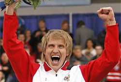 Конькобежец Скобрев принес России первую олимпийскую медаль