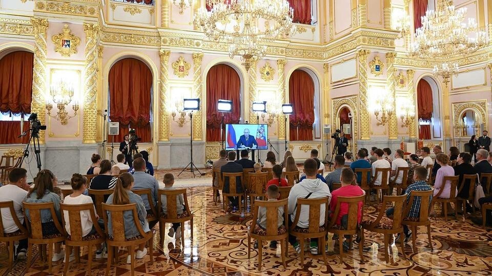 Президент и многодетные семьи: что осталось за рамками встречи в Кремле