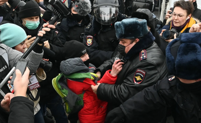 Школьников, участвовавших в московских акциях протеста 23 января, поставят на учет