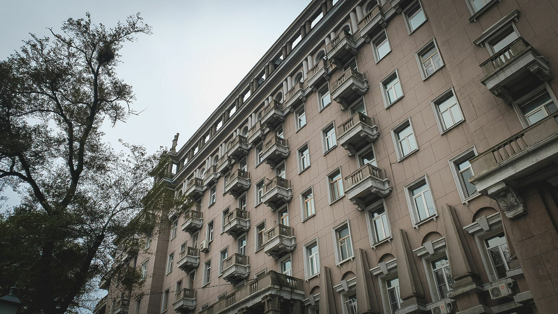 Цена на вторичное жилье в Москве падает на фоне снижения спроса