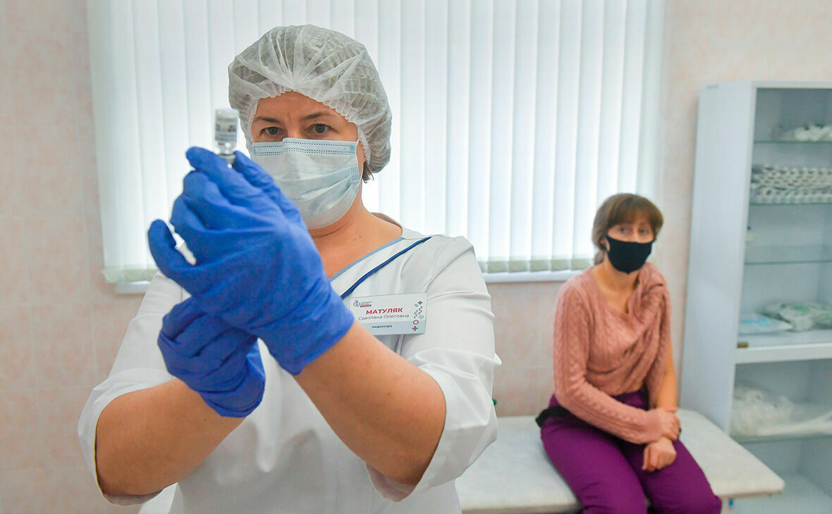 На вакцинацию от коронавируса записываются 150 тысяч москвичей в неделю