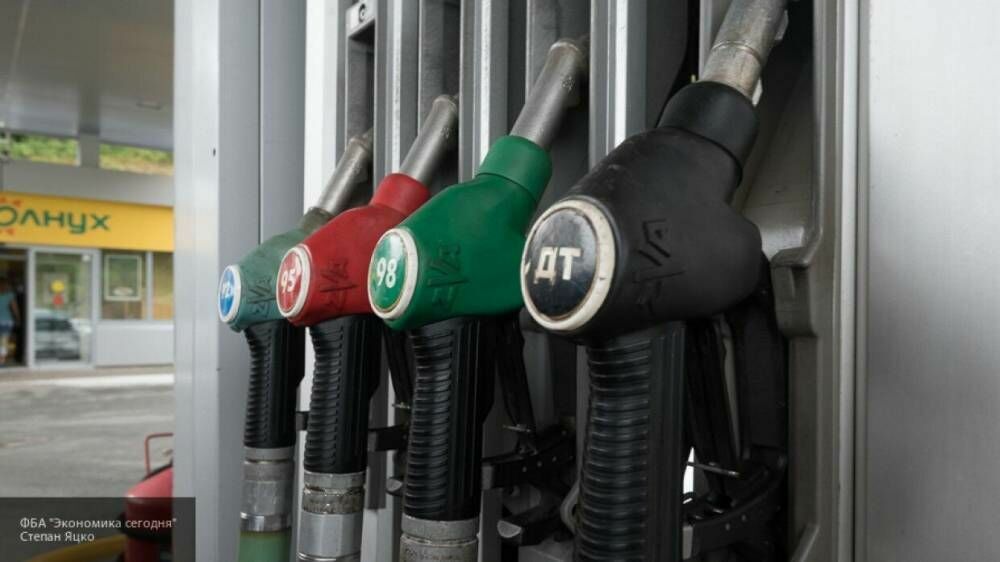 Трудности регулирования: власти не пустят в Россию дешевый бензин