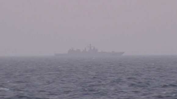 Российский фрегат сблизился с американским авианосцем в Средиземном море